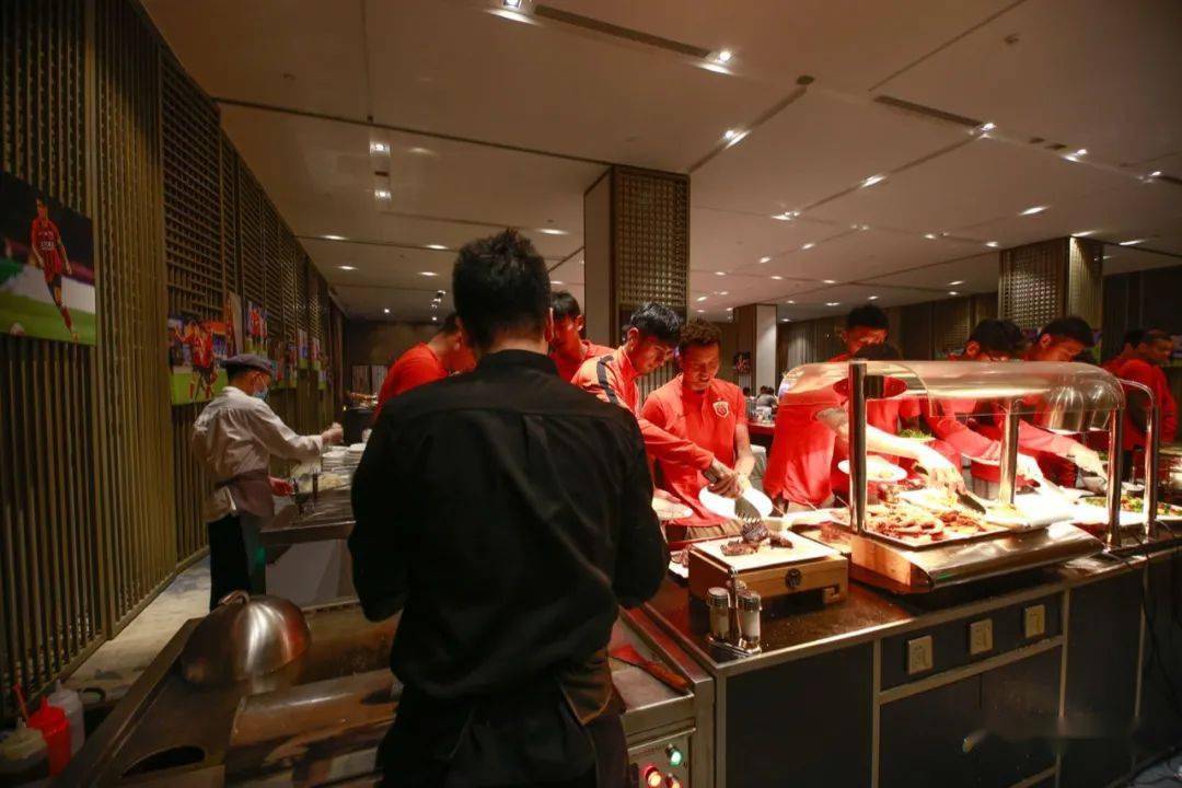 今晨全明星赛传出新动向，上海海港伤情更新，管理层表态：气氛紧张，医务组通报恢复的简单介绍HTH华体会